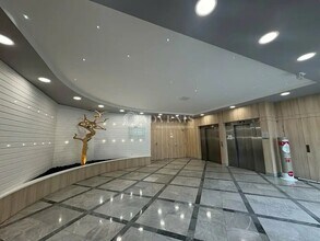 Office in Vélizy-Villacoublay for lease Interior Photo- Image 1 of 3