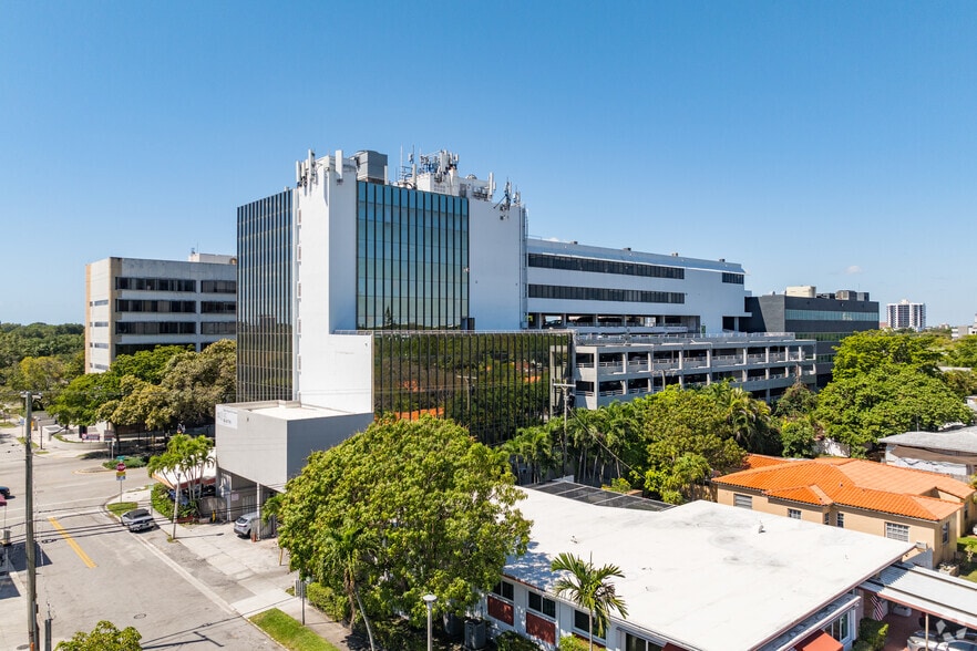 2103 Coral Way, Miami, FL for lease - Building Photo - Image 3 of 9