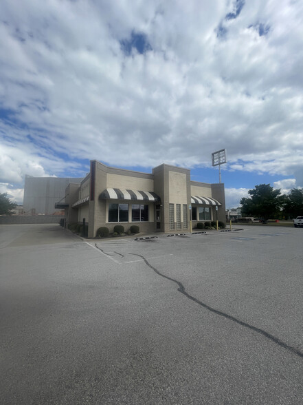 1715 S 46th St, Rogers, AR for lease - Building Photo - Image 2 of 5