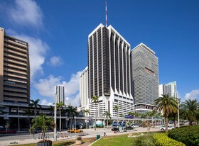 One Biscayne Tower - Convenience Store