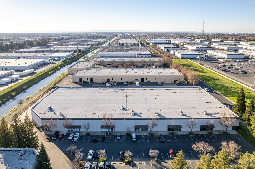 834 Striker Ave, Sacramento, CA for lease - Building Photo - Image 3 of 7