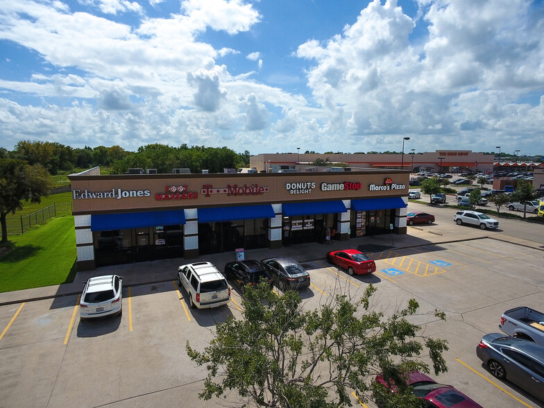 1510 Broadway St, Pearland, TX for lease - Building Photo - Image 2 of 6