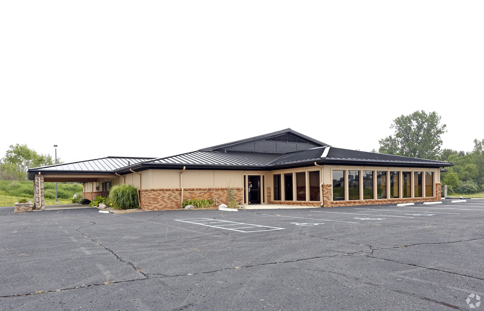 310 W Wendell Jacob Ave, Angola, IN for sale Primary Photo- Image 1 of 1