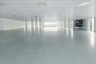 Basing Vw, Basingstoke for lease Interior Photo- Image 2 of 3