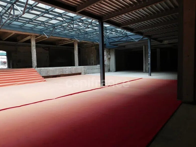 Retail in Nancy for lease - Interior Photo - Image 3 of 5