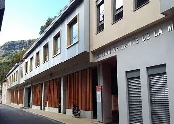 Office in Saint-Rambert-en-Bugey for lease - Building Photo - Image 1 of 8