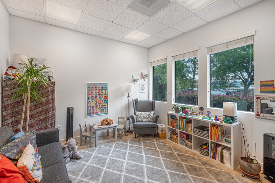 4865 Old Redwood Hwy, Santa Rosa, CA for lease - Building Photo - Image 2 of 14