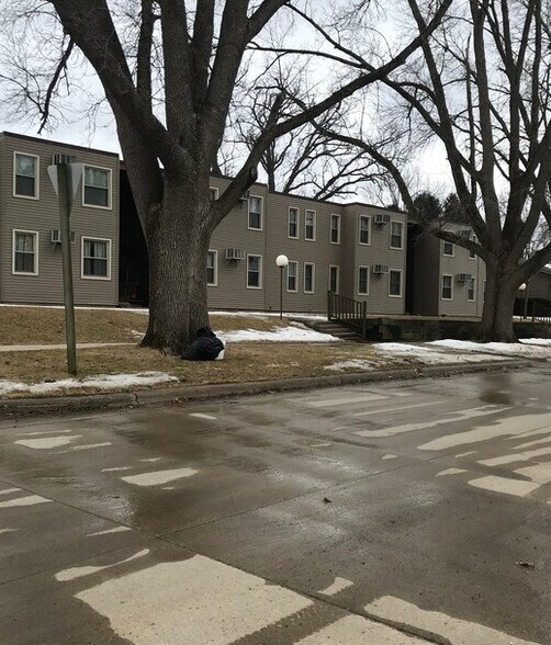 405 N Davis St, Anamosa, IA 52205
