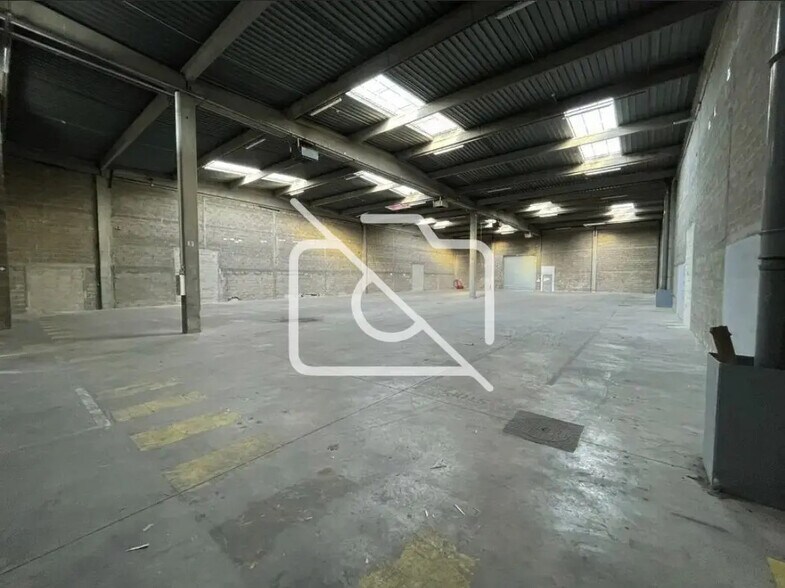 Industrial in Goussainville for lease - Building Photo - Image 2 of 3