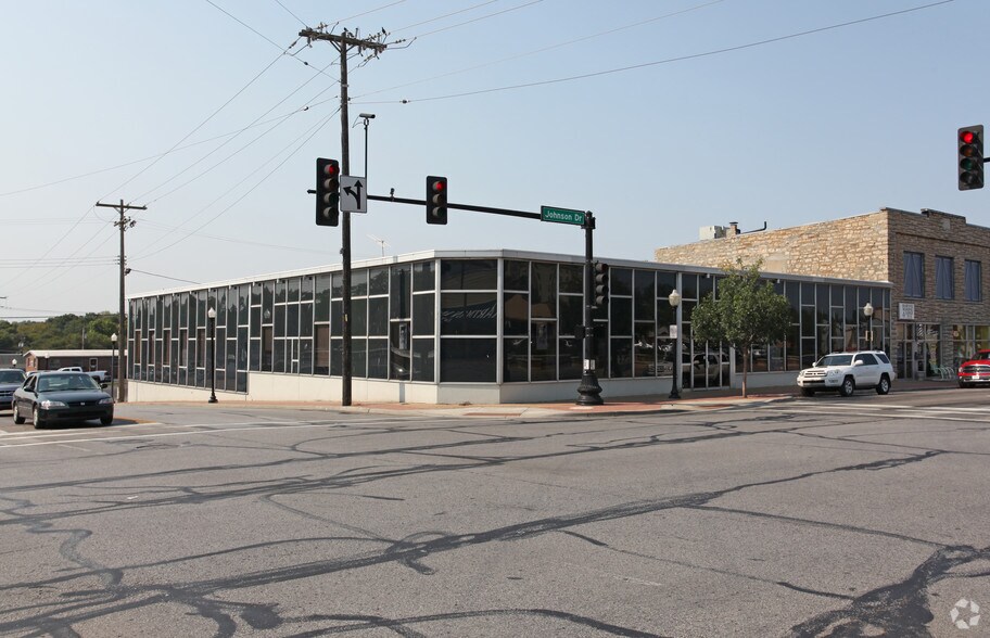 11101 Johnson Dr, Shawnee, KS 66203