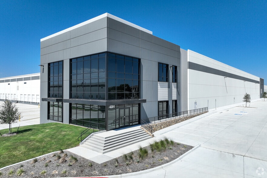 SEC Loop 820 & N Beach St, Haltom City, TX for lease - Primary Photo - Image 2 of 4