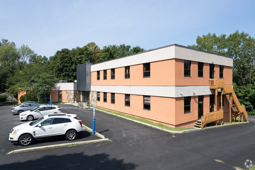 4 Waterloo Rd, Stanhope, NJ 07874