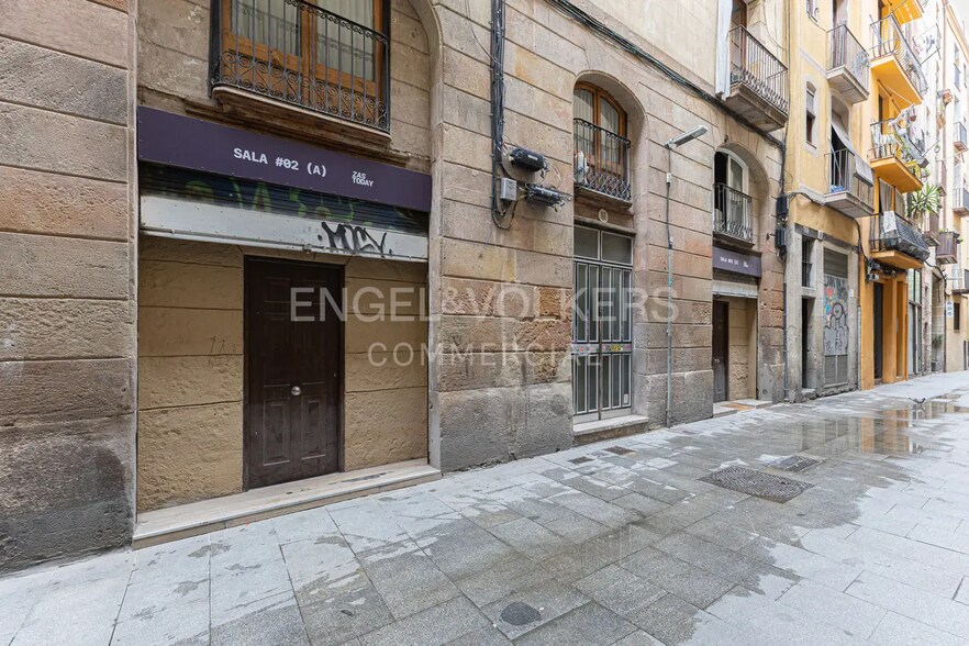 Retail in Barcelona, Barcelona for lease - Building Photo - Image 3 of 3