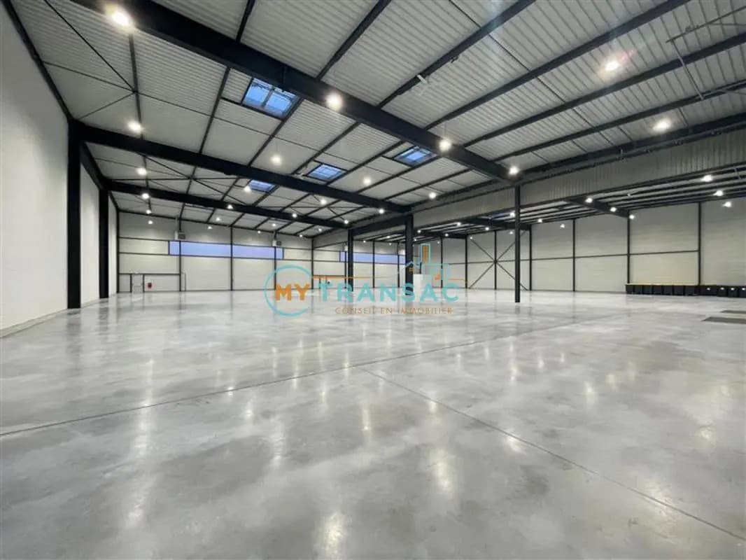 Industrial in Le Bourget for lease Interior Photo- Image 1 of 19