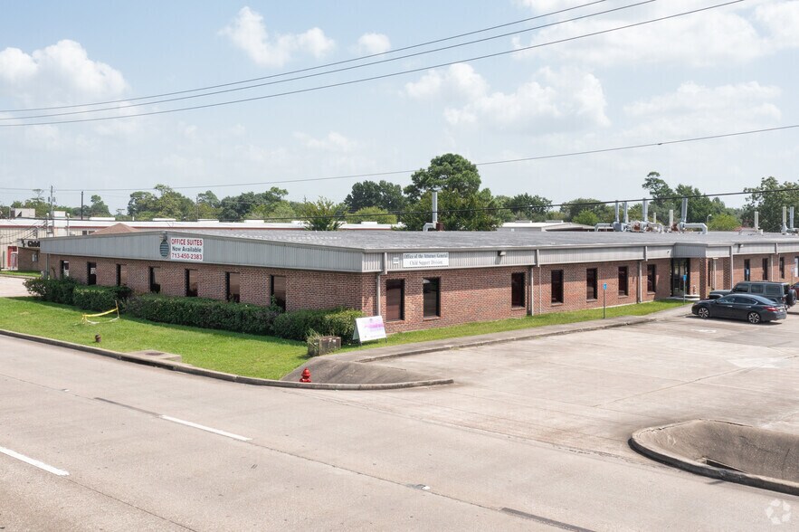 5144 E Sam Houston Pky N, Houston, TX for lease - Building Photo - Image 1 of 4