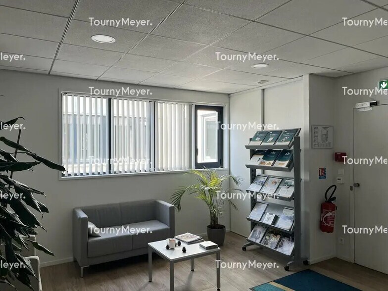 Office in Mérignac for sale - Interior Photo - Image 2 of 7