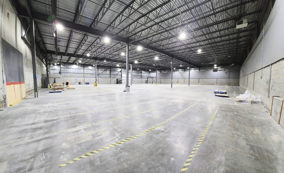 9501 Boul Parkway, Montréal, QC for lease - Interior Photo - Image 3 of 11