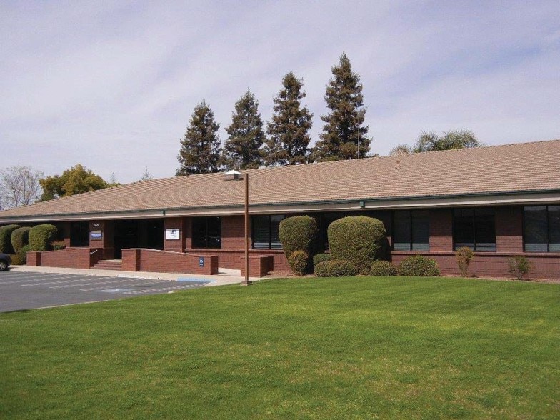 3924 W Caldwell Ave, Visalia, CA for lease - Building Photo - Image 2 of 14