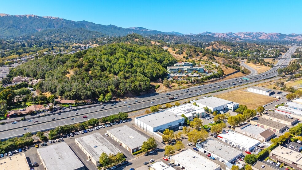 77 Hamilton Dr, Novato, CA for lease - Building Photo - Image 2 of 9