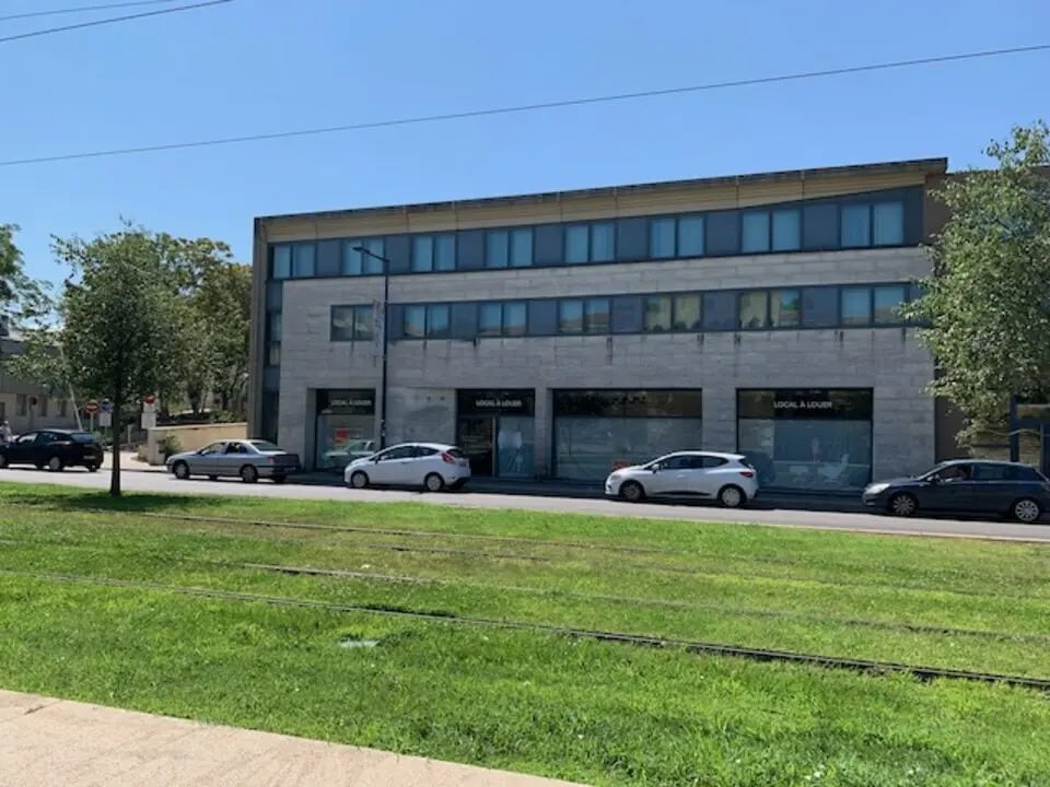 Retail in Avignon for sale Building Photo- Image 1 of 9
