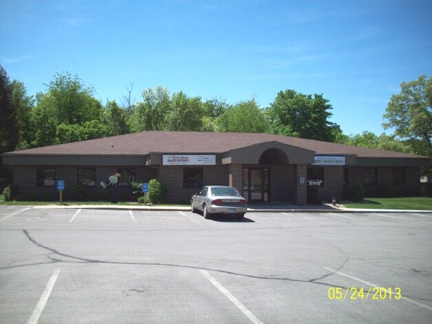 4201 Glass Rd NE, Cedar Rapids, IA for sale Primary Photo- Image 1 of 1