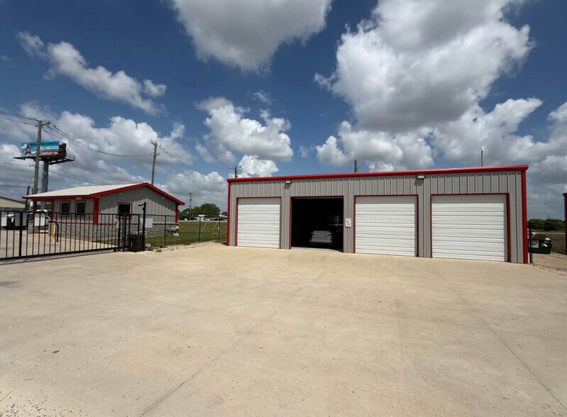 8040 Rendon Bloodworth Rd, Mansfield, TX for lease - Building Photo - Image 1 of 7