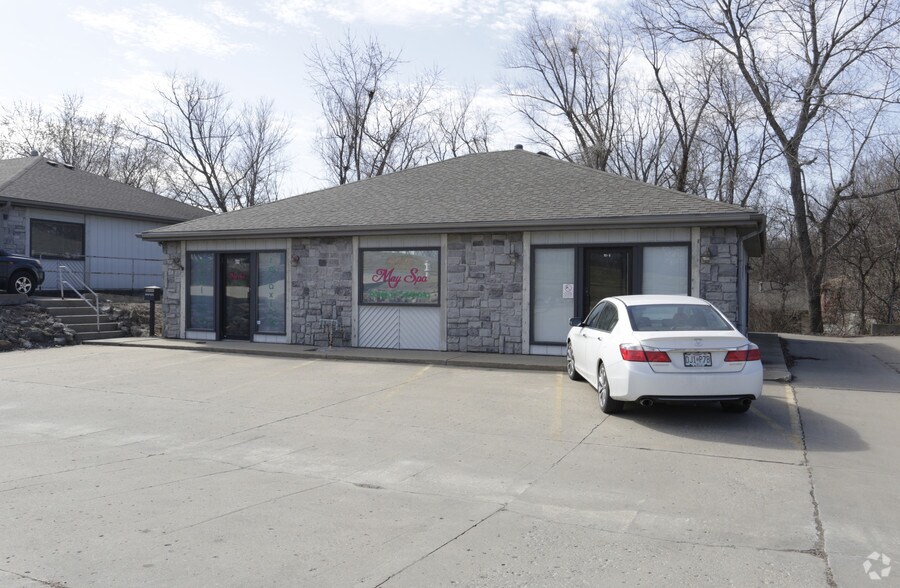 702 S Woodbine Rd, Saint Joseph, MO 64507