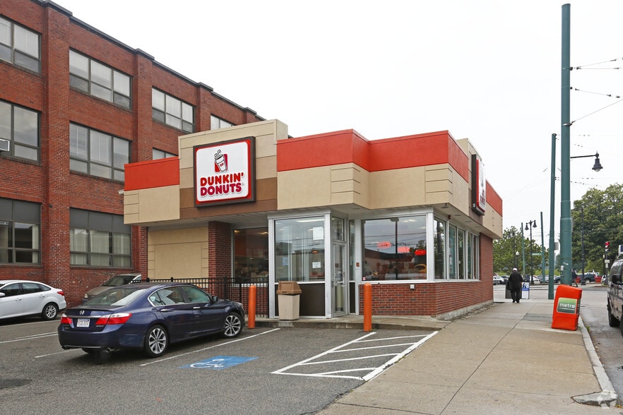 1955 Beacon St, Brighton, MA for lease - Primary Photo - Image 1 of 5