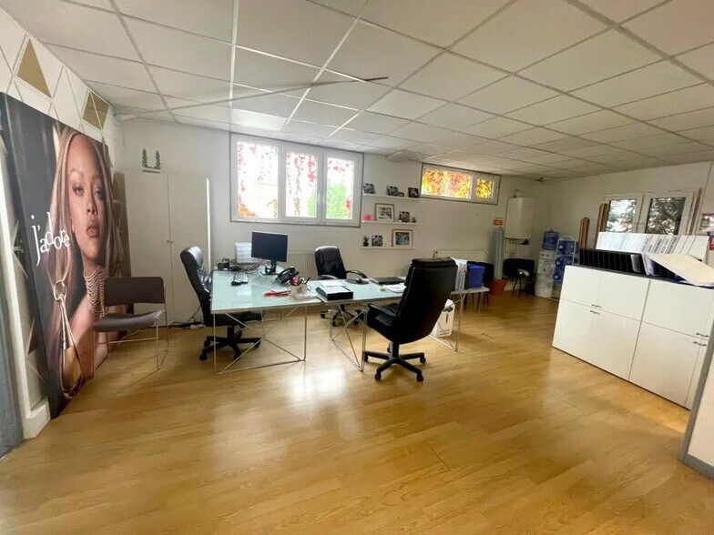 Flex in Argenteuil for lease - Interior Photo - Image 3 of 5