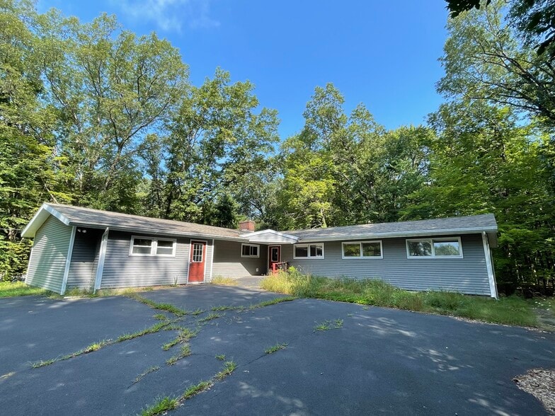 319 Ushers Rd, Ballston Lake, NY for sale - Building Photo - Image 1 of 1