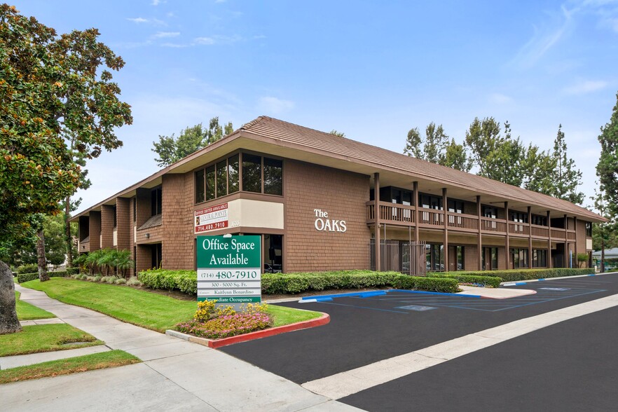 1633 E 4th St, Santa Ana, CA for lease - Building Photo - Image 1 of 10