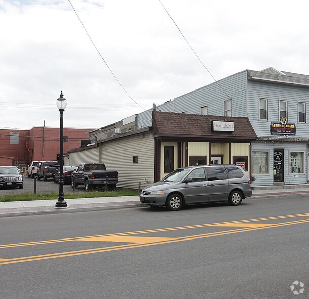 122 Broadway, Rensselaer, NY for sale - Primary Photo - Image 1 of 1