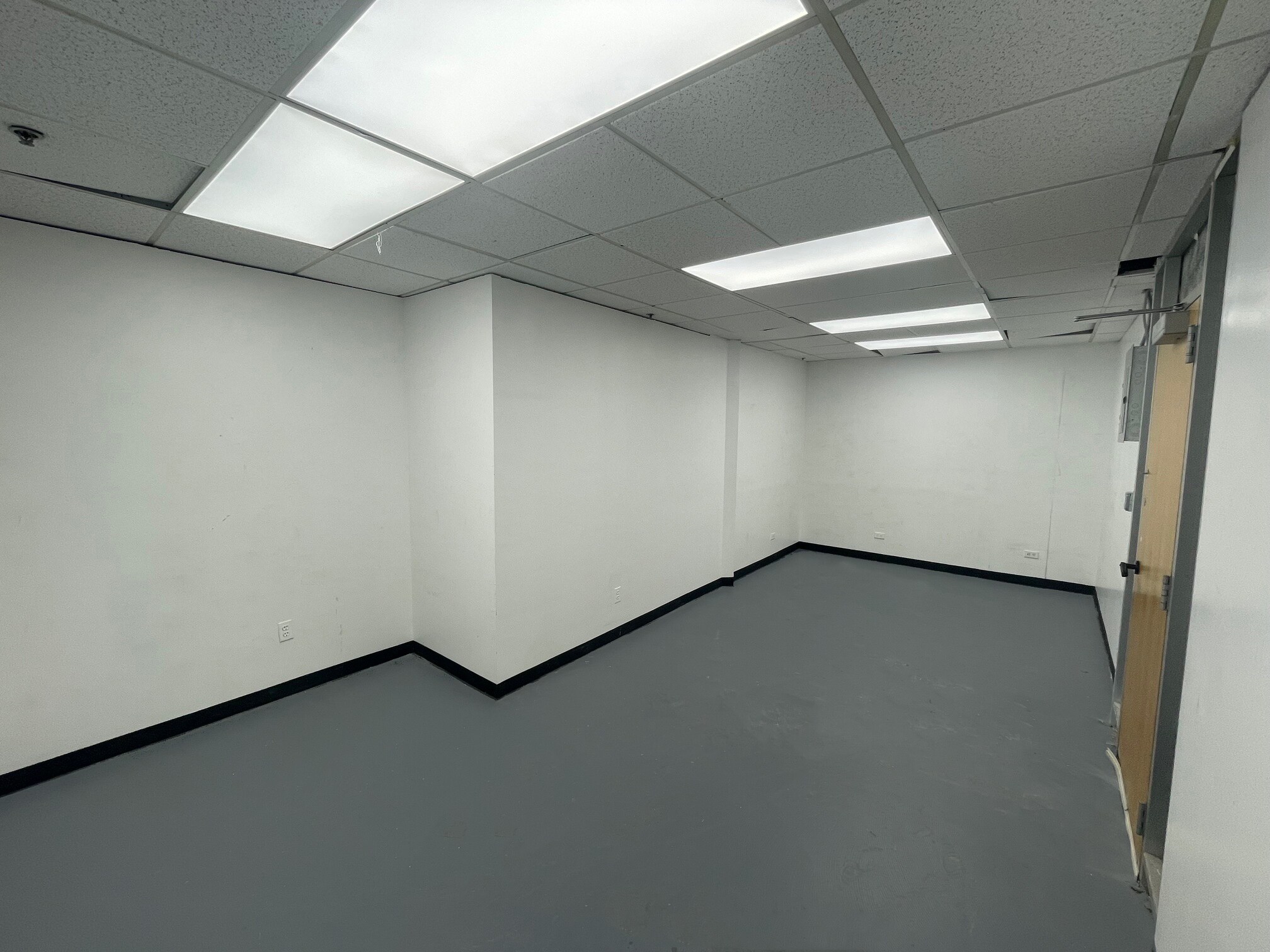 43-49 10th St, Long Island City, NY for lease Building Photo- Image 1 of 1