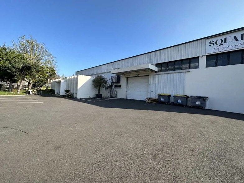 Office in Gonesse for lease - Building Photo - Image 1 of 8