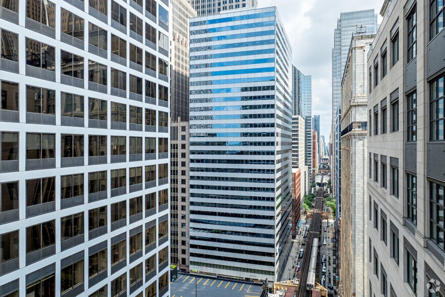 200 W Adams St, Chicago, IL for lease - Building Photo - Image 3 of 30