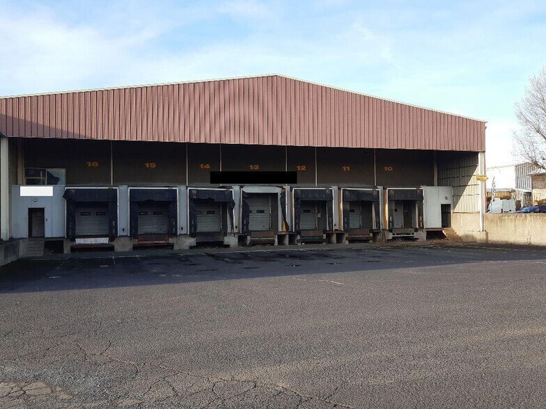 Industrial in COURNON-D'AUVERGNE for sale - Building Photo - Image 1 of 6