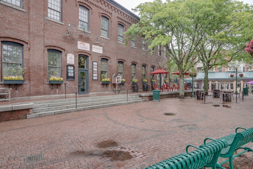 57 Market Sq, Amesbury, MA 01913