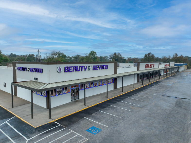 9411 North Fwy, Houston, TX for lease - Building Photo - Image 1 of 3