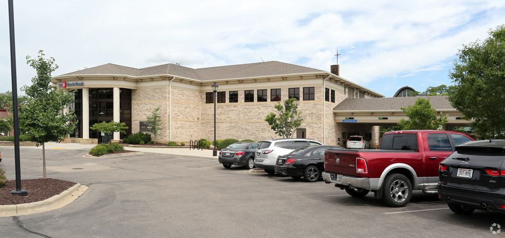 7447 University Ave, Middleton, WI for lease - Primary Photo - Image 2 of 4