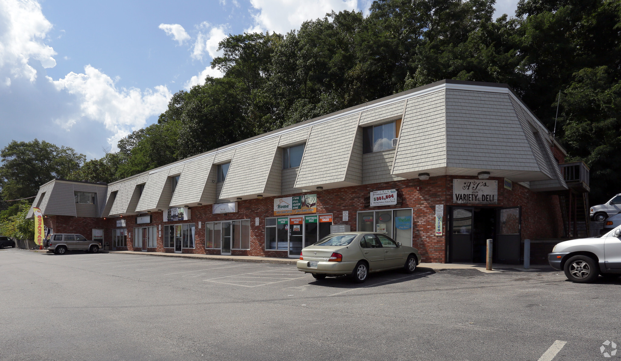 1031 Plainfield St, Johnston, RI for lease Primary Photo- Image 1 of 18