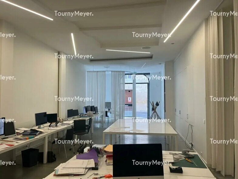 Office in Bordeaux for lease - Interior Photo - Image 2 of 5