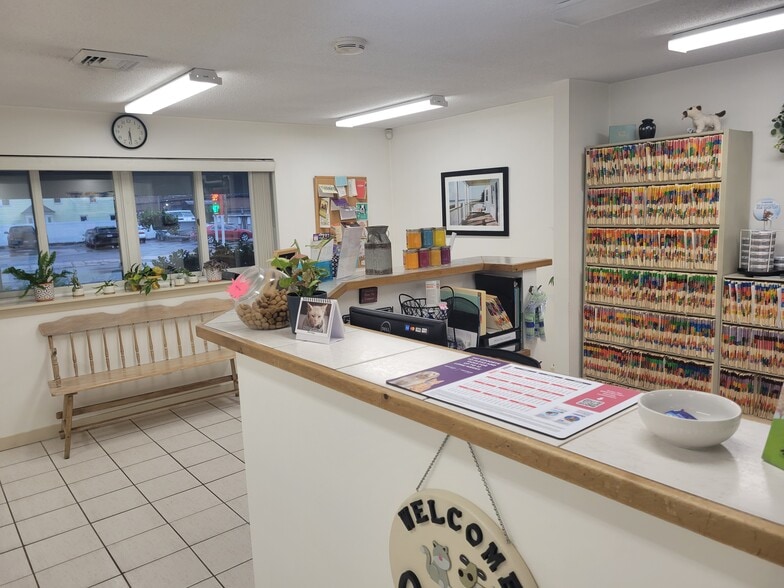 220 Brook St, Clinton, MA for sale - Interior Photo - Image 2 of 8