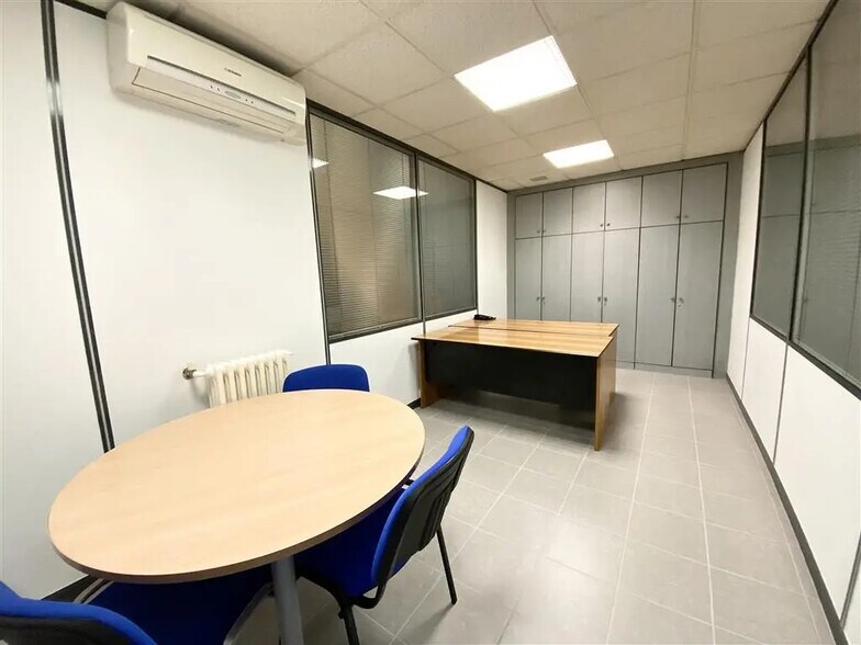 Office in Paris for lease - Building Photo - Image 1 of 7