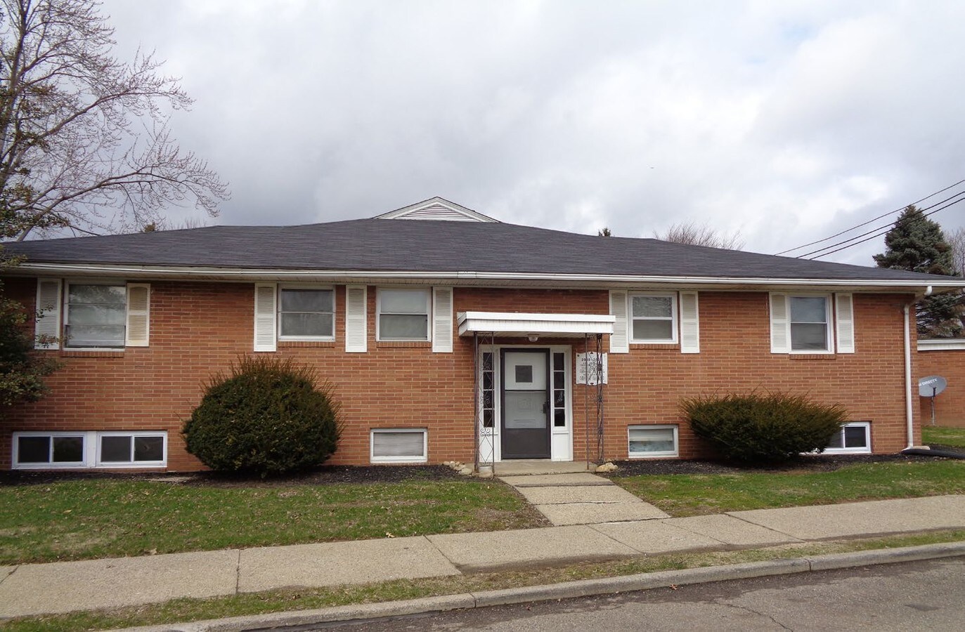 2006 Fulton Rd NW, Canton, OH 44709