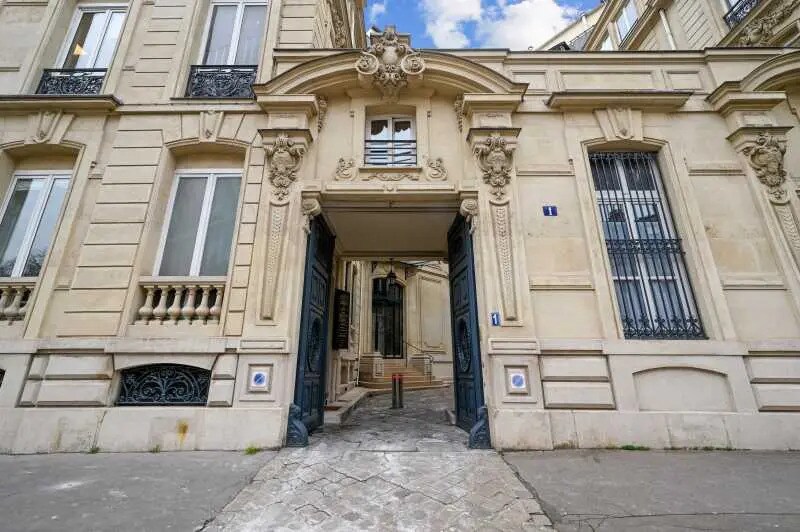 1 Rue François Ier, Paris for lease - Building Photo - Image 2 of 9