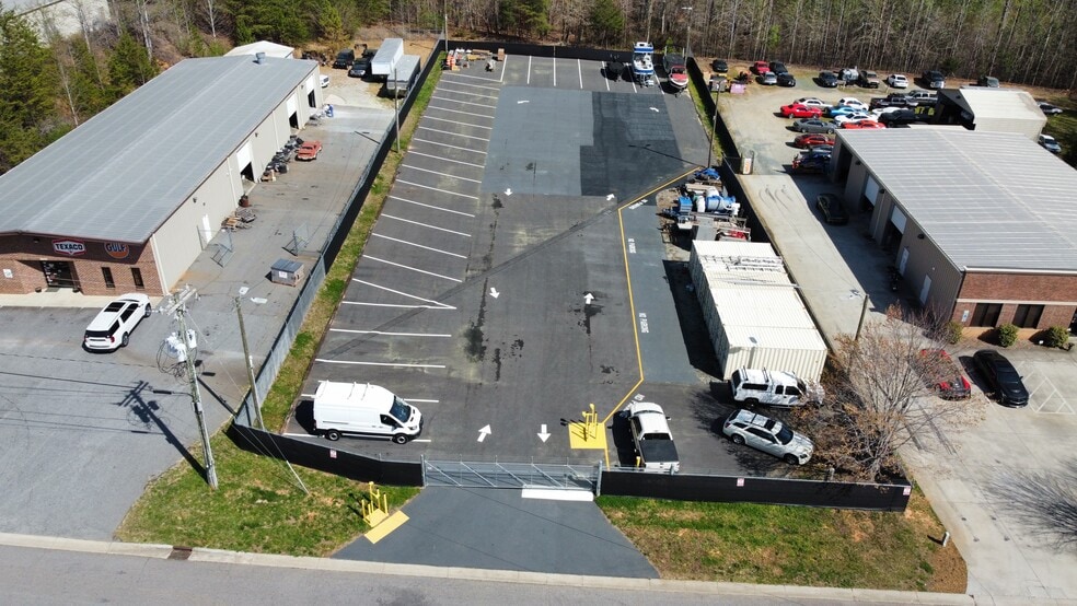 3432 Denver Dr, Denver, NC for lease - Building Photo - Image 3 of 10