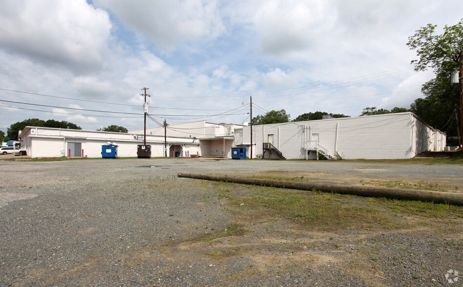 2206-2230 N Roxboro St, Durham, NC for lease - Building Photo - Image 2 of 9