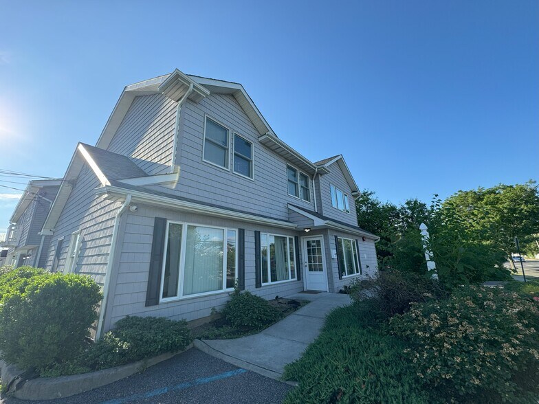 529 S Oyster Bay Rd, Plainview, NY for sale - Building Photo - Image 1 of 1