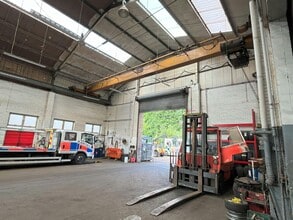 7 Greenhill Cres, Watford for lease Interior Photo- Image 1 of 6