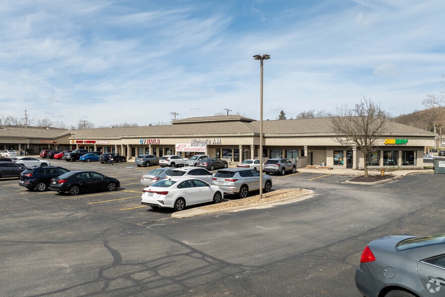 1562 Akron Peninsula Rd, Akron, OH for sale - Building Photo - Image 3 of 20